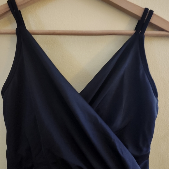 Lands' End modest black swimsuit one piece with skirt and shelf bra size‎ small - Picture 5 of 12